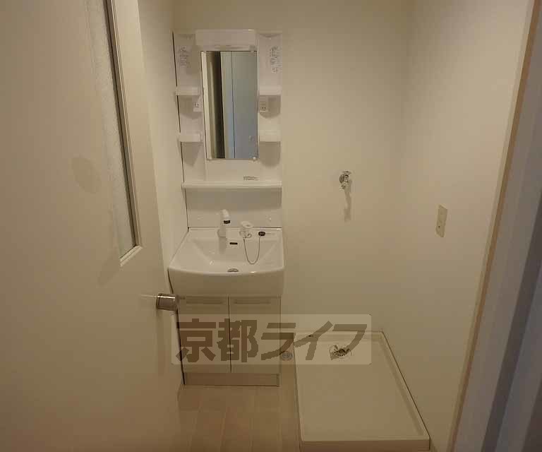 洗面設備　使いやすい独立洗面台です