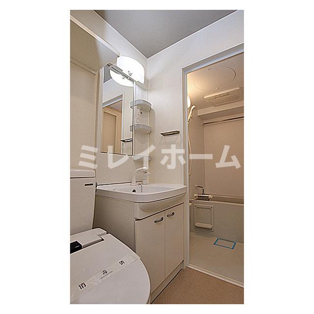 トイレ　同建物内、別のお部屋の参考写真になります。