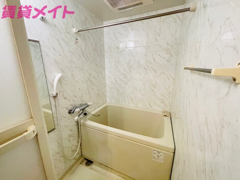 バス・シャワールーム　同物件別部屋のお写真です