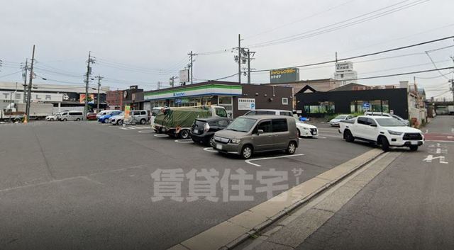 コンビニ　ファミリーマート　名南星崎（コンビニ）まで338m