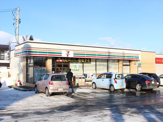 コンビニ　セブンイレブン 北見三輪店（コンビニ）まで382m