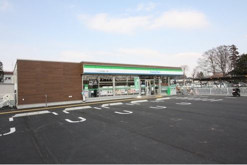 コンビニ　ファミリーマート（コンビニ）まで270m