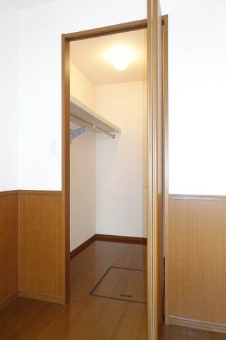 収納　奥行たっぷりのウォークインクローゼット完備♪