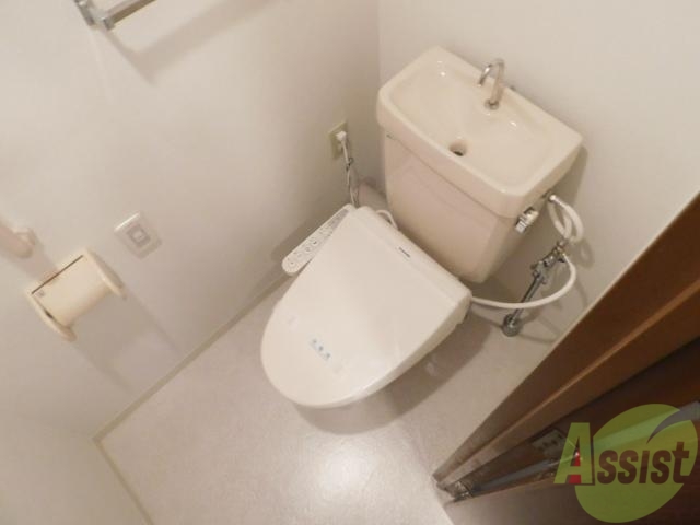 トイレ　白を基調としたトイレです。