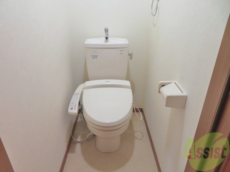 トイレ　温水洗浄便座付きのトイレは、使用しやすくうれしいですね。