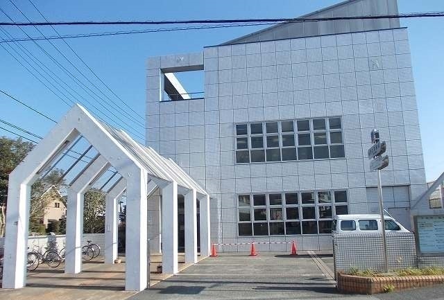 その他　南足柄市立図書館（その他）まで850m