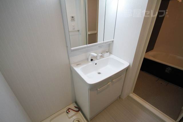 洗面設備　２０１号室の画像を載せています。