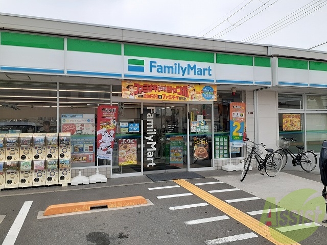 コンビニ　ファミリーマート 川西久代店（コンビニ）まで200m