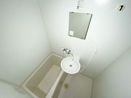 バス・シャワールーム　※別部屋の写真です