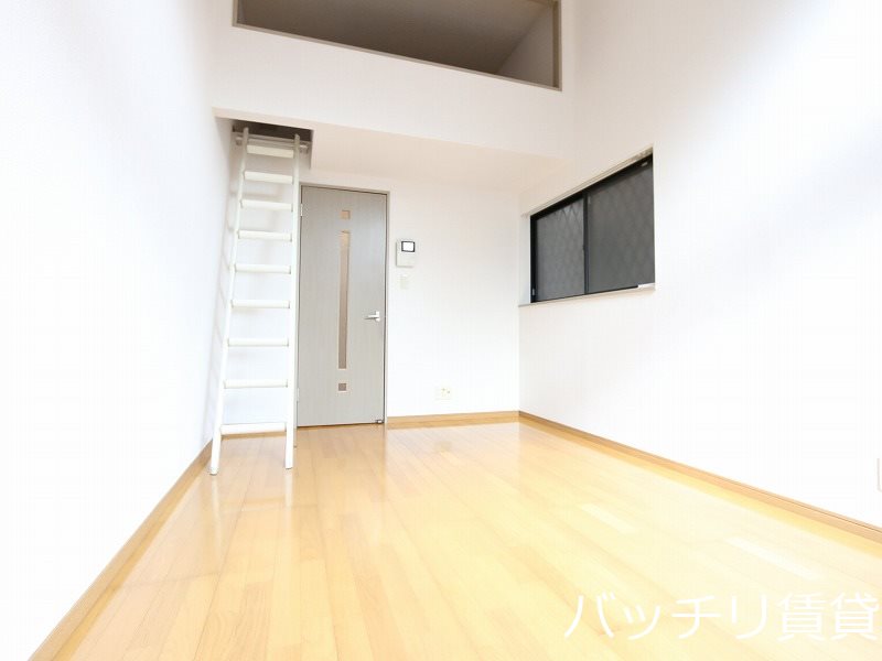 居室・リビング　同型タイプの為、現状を優先致します。