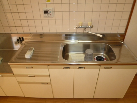 キッチン　※写真は２０２号室のものです。