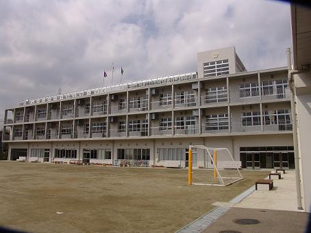 小学校　足立区立千寿双葉小学校（小学校）まで396m