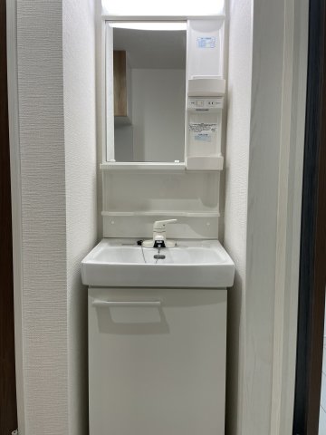 洗面設備　シャワー付き洗面台ですごく便利！！
