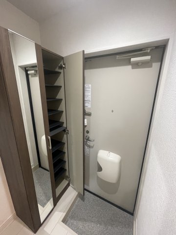 玄関　シューズボックスは高さ可動式の大容量サイズとなっており女性に