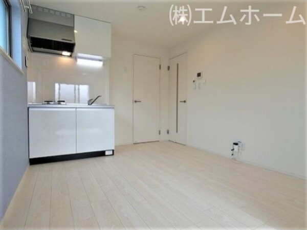 居室・リビング　DK7.6帖　システムキッチン付