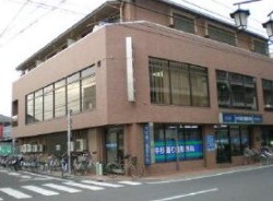 建物外観　鉄筋コンクリート造のがっちりとした建物。