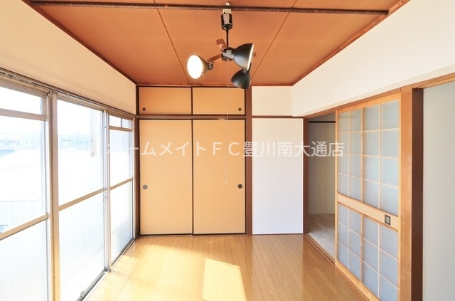 居室・リビング　同型別部屋写真