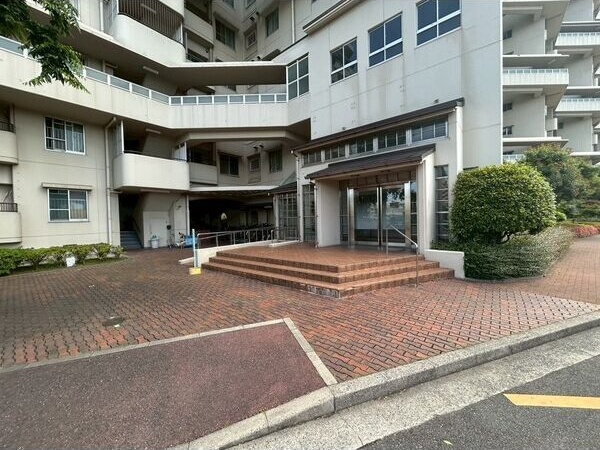 エントランス　清潔なエントランスです