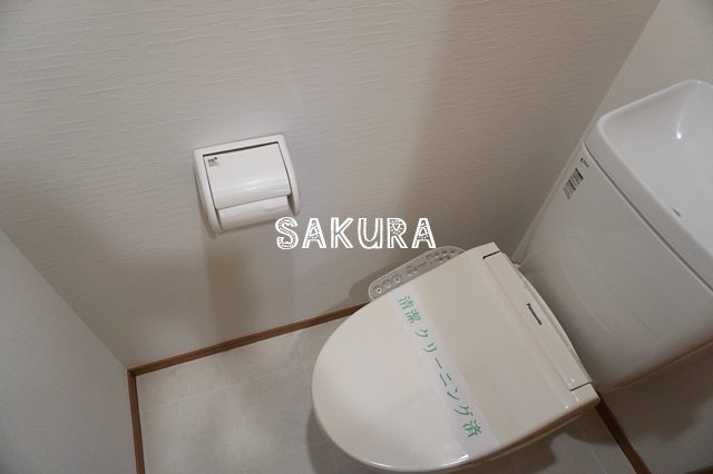 トイレ　落ち着いた色調のトイレです♪