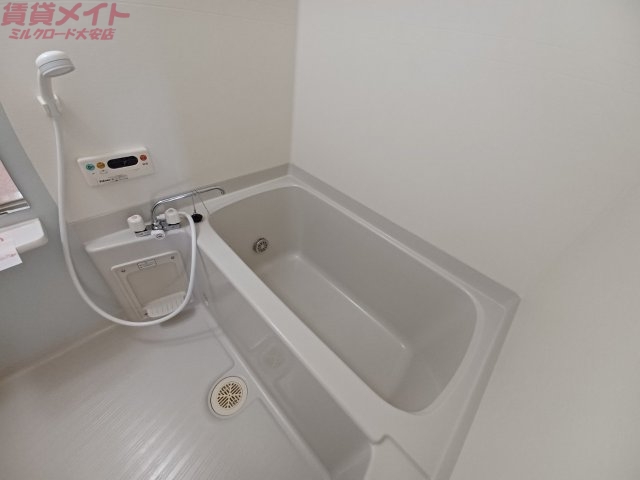 バス・シャワールーム　同タイプの部屋写真です。