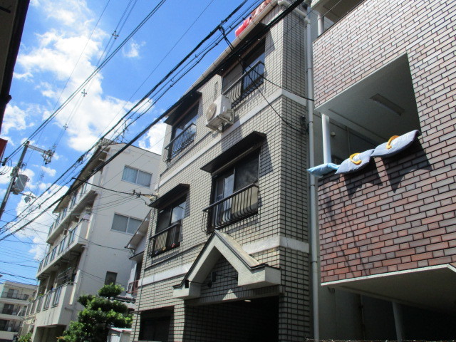 建物外観　タイル貼りのきれいな外観です