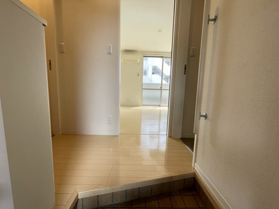 玄関　※別部屋の写真です
