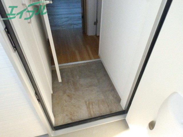 玄関　別部屋写真です