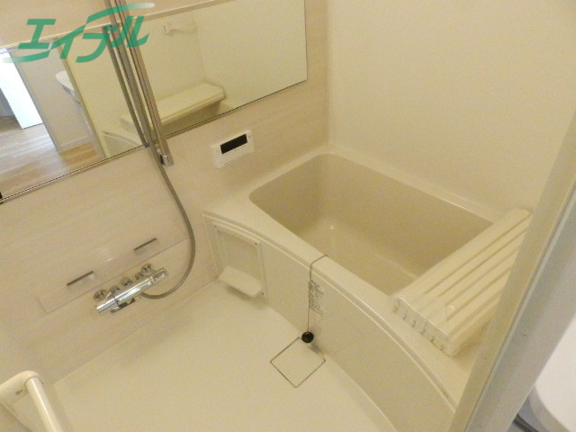 バス・シャワールーム　別部屋写真です