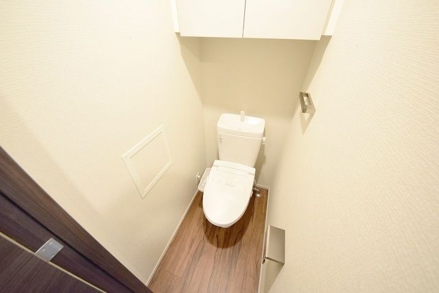 トイレ　落ち着いた色調のトイレです