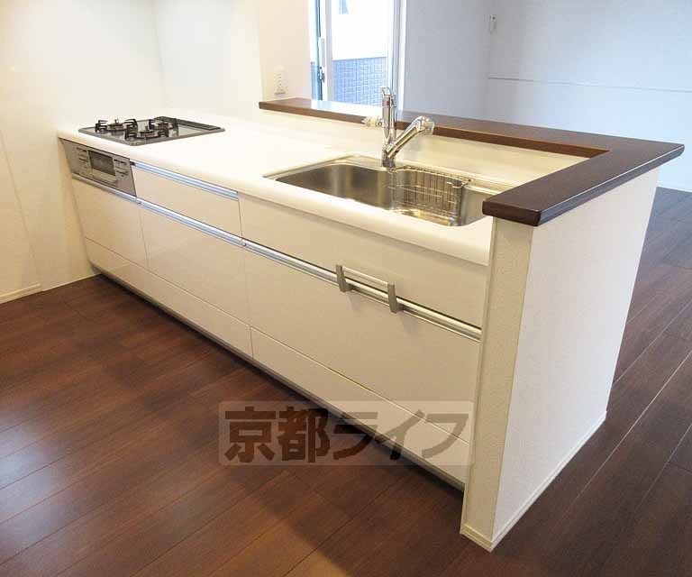 キッチン　広く、綺麗なので気分も上ります！