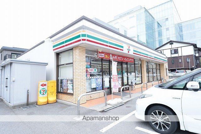 コンビニ　セブンイレブン（コンビニ）まで331m