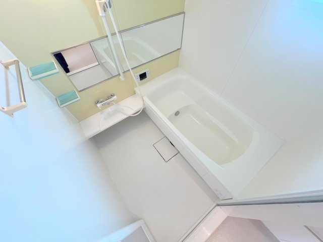 バス・シャワールーム　広めのお風呂は一日の疲れを癒してくれます。