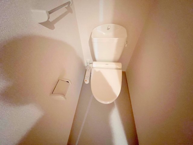トイレ　綺麗なトイレにはウォシュレット標準装備です。