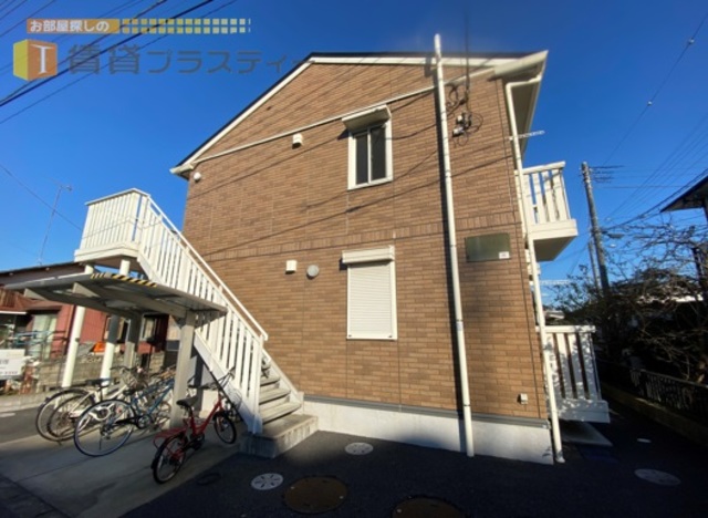 建物外観　ブラウンカラーの可愛らしいアパート