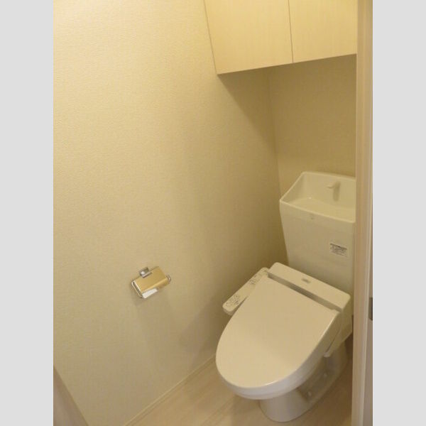 トイレ　落ち着いた色調のトイレです