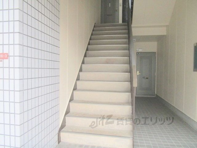 ロビー　階段