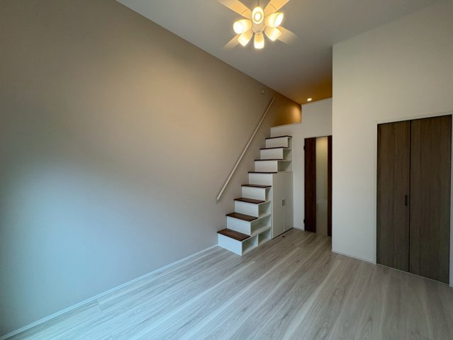 その他　白と木目のデザインのお部屋です♪