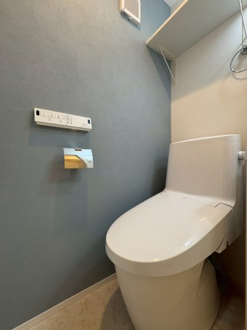 トイレ　落ち着いた色調のトイレです♪