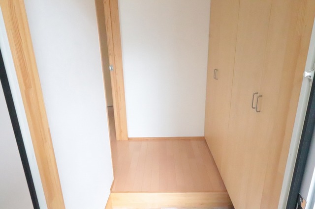 玄関　写真同タイプ別部屋（反転）