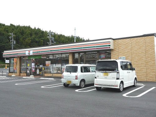 コンビニ　セブンイレブン 津市芸濃町椋本店（コンビニ）まで169m