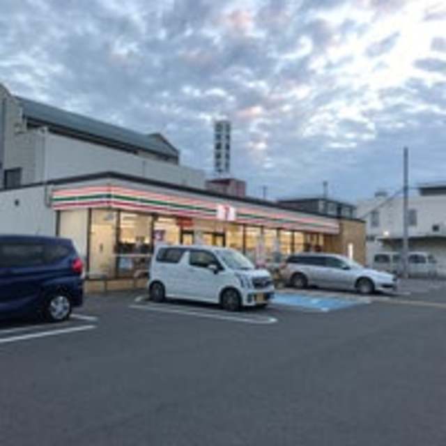 コンビニ　セブンイレブン和歌山太田店（コンビニ）まで555m