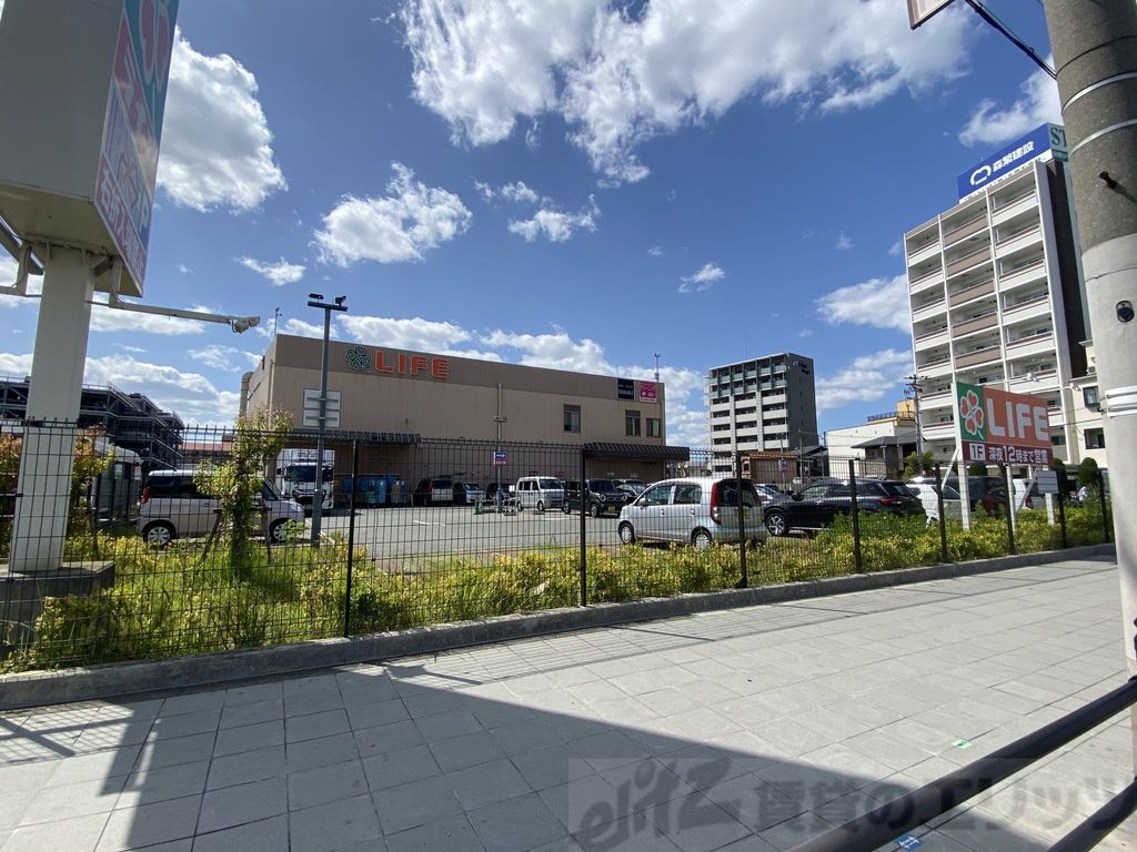 スーパー　ライフ東淡路店（スーパー）まで200m