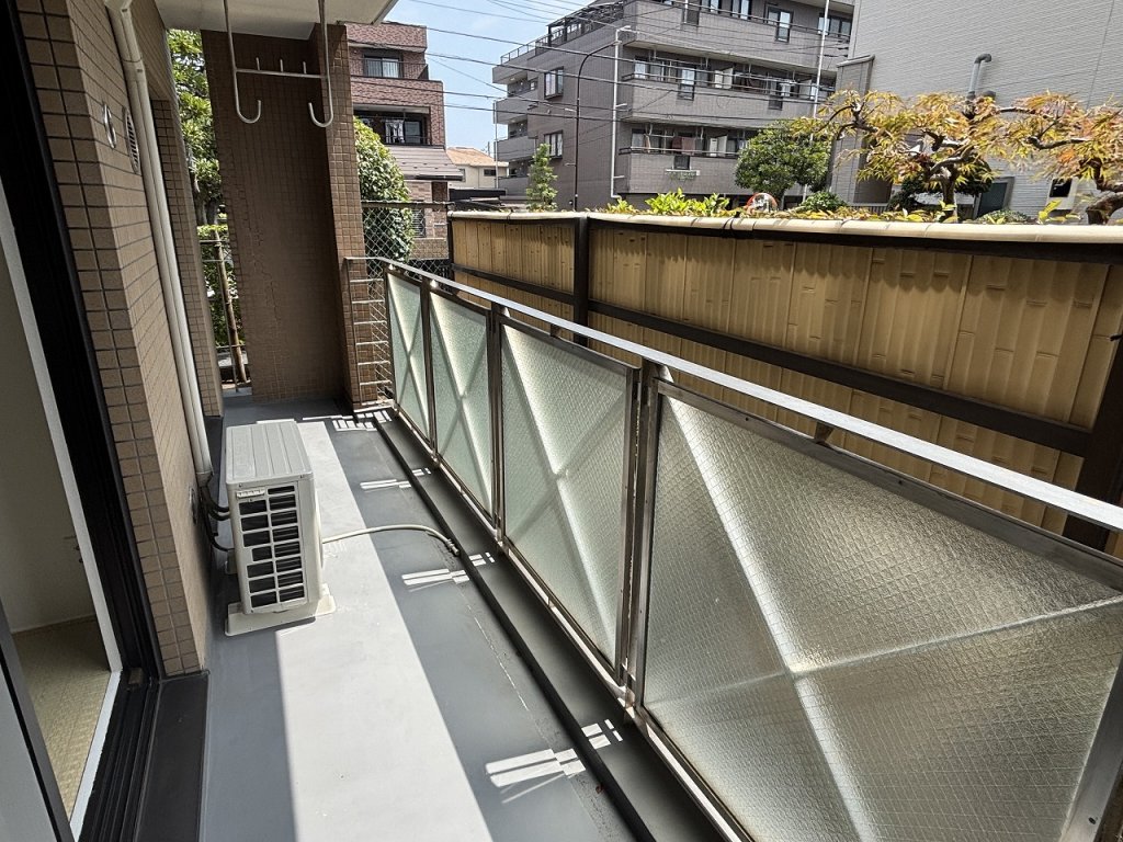 バルコニー　前面棟の距離もあり日当り問題ありません