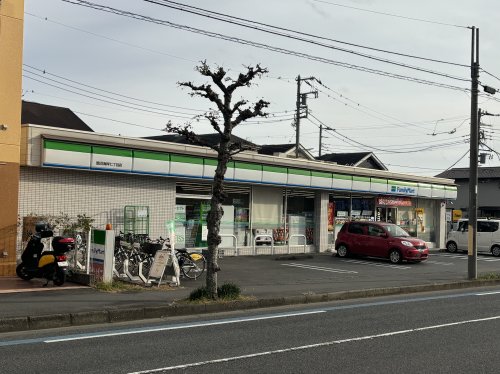 コンビニ　ファミリーマート 鵠沼海岸七丁目店（コンビニ）まで186m