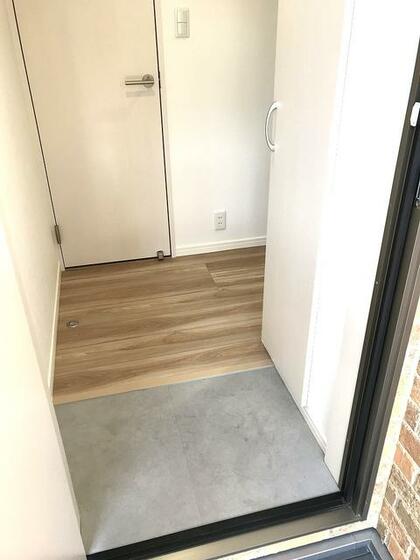 玄関　※別部屋参考写真