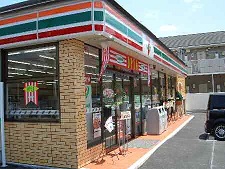 コンビニ　セブンイレブン 名古屋社口１丁目店（コンビニ）まで318m