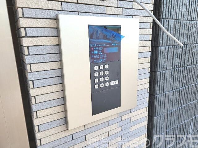 エントランス　オートロック、防犯カメラあり♪
