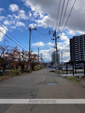 その他　前面道路（その他）まで0m