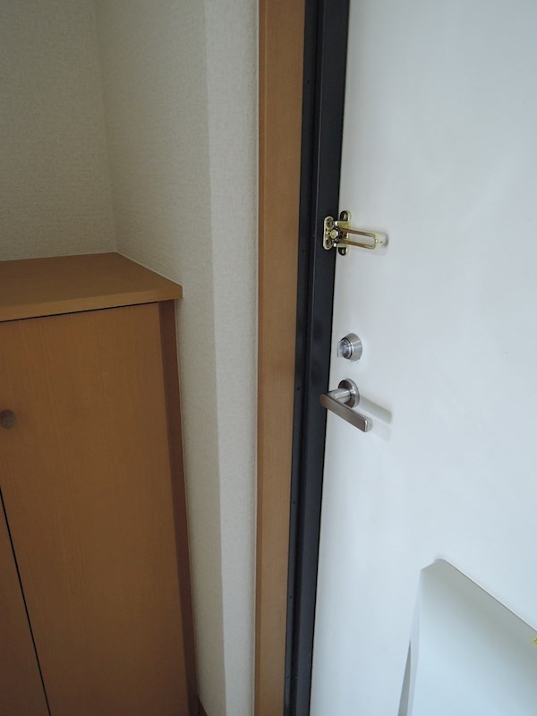 玄関　高級感ある御影石使用の玄関床！