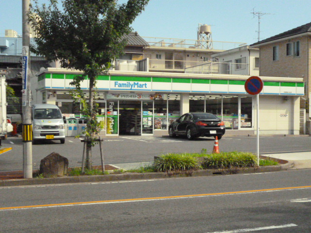 コンビニ　ファミリーマート 名東照が丘店（コンビニ）まで766m